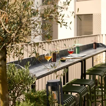 Base Hotel