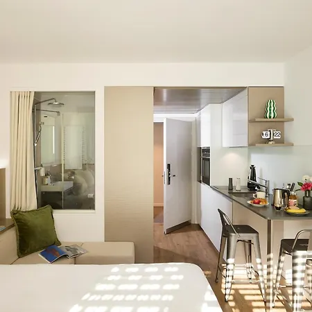 Hotel Base